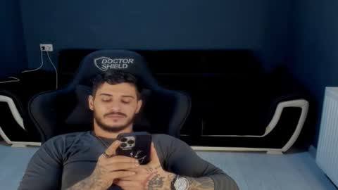 Snapshot of jonnyporn1 chatting on 03-09-26, 04:00 jonnyporn1 online show from 03-09-26, 04:00