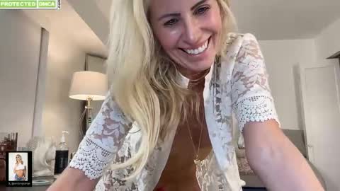 Snapshot of jordyngrangexo chatting on 10-21-25, 10:21 Jordyn Grange online show from 10-21-25, 10:21