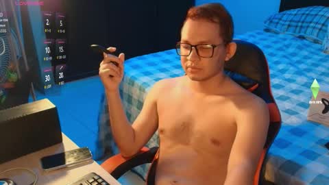 Snapshot of josh_18cm chatting on 10-22-25, 09:53 josh_18cm online show from 10-22-25, 09:53