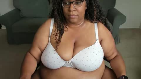 Josie Kiss online show from 04-30-26, 06:47