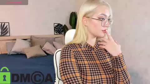 Vickie online show from 10-15-25, 09:53
