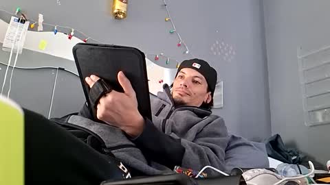 Snapshot of jpizzy23 chatting on 09-11-25, 06:08 dLowfrk online show from 09-11-25, 06:08