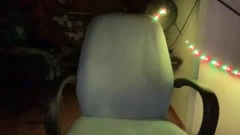 Snapshot of jraiven chatting on 12-23-24, 02:45 Soy Rai online show from 12-23-24, 02:45