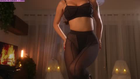 Snapshot of jseductiveart chatting on 11-01-25, 07:27 Jennifer Diaz online show from 11-01-25, 07:27