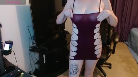 Snapshot of jtripled chatting on 11-06-25, 11:37 Jessi Dee online show from 11-06-25, 11:37