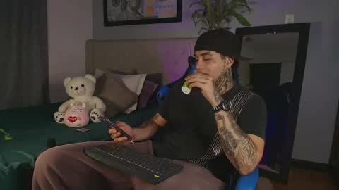 Snapshot of juan_alvarez18 chatting on 04-09-26, 02:11 juan_alvarez18 online show from 04-09-26, 02:11