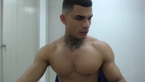 juan_gomez_1 online show from 01-04-25, 10:13