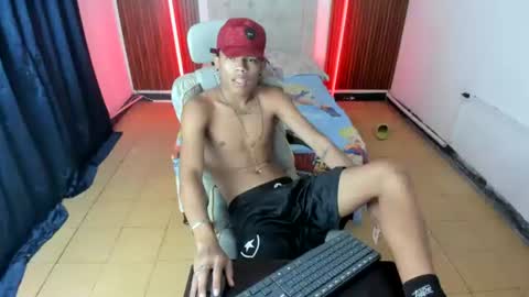 Snapshot of juan_mhata chatting on 06-19-26, 01:21 Juan Mhata online show from 06-19-26, 01:21