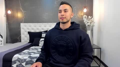 Snapshot of juan_muscle chatting on 11-14-25, 03:16 juan_muscle online show from 11-14-25, 03:16
