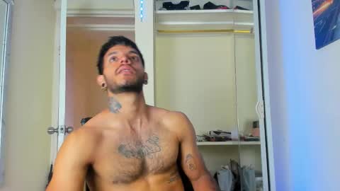 Snapshot of juanbladde chatting on 09-15-25, 11:54 Juan Esteban online show from 09-15-25, 11:54