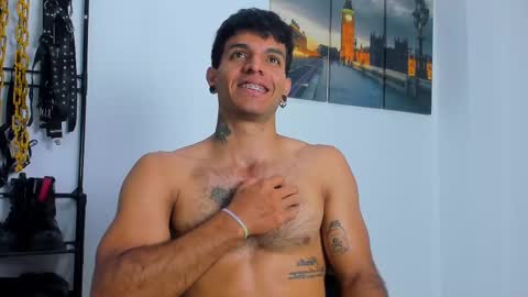 Snapshot of juanbladde chatting on 10-10-25, 01:32 Juan Esteban online show from 10-10-25, 01:32