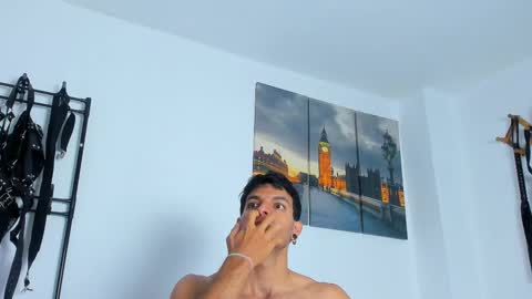 Snapshot of juanbladde chatting on 10-12-25, 05:01 Juan Esteban online show from 10-12-25, 05:01