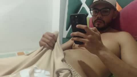 juanfe_style online show from 10-17-25, 04:26