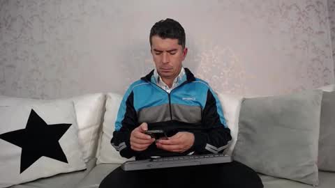 Juan k online show from 11-04-25, 01:43