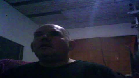 Snapshot of juanma_yahoo chatting on 04-12-26, 01:10 Juan Manuel online show from 04-12-26, 01:10