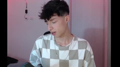 Snapshot of juanmres chatting on 11-23-25, 11:48 juanmres online show from 11-23-25, 11:48