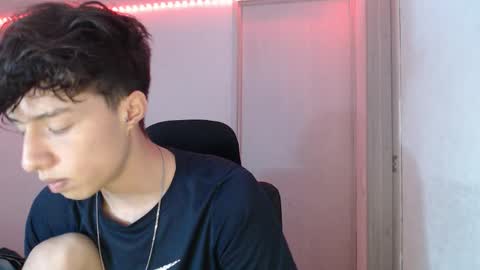 Snapshot of juanmres chatting on 12-17-25, 03:12 juanmres online show from 12-17-25, 03:12