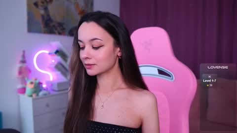 Angelina online show from 10-30-25, 11:44