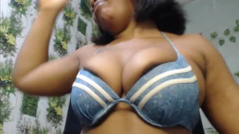 Snapshot of juicy_gold22 chatting on 01-06-25, 07:42 Mariagold online show from 01-06-25, 07:42