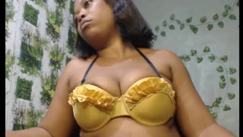 Snapshot of juicy_gold22 chatting on 01-13-25, 06:27 Mariagold online show from 01-13-25, 06:27