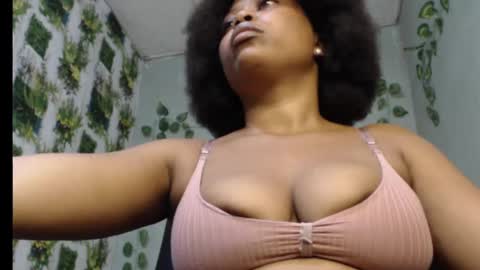 Snapshot of juicy_gold22 chatting on 03-01-25, 06:54 Mariagold online show from 03-01-25, 06:54