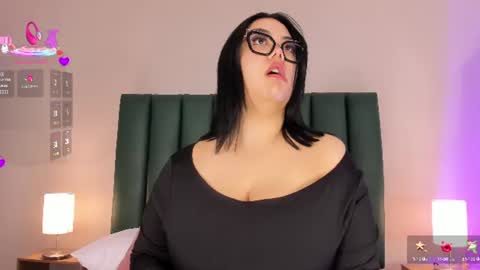 Snapshot of juicy_led_ chatting on 06-22-26, 11:18 Juicy online show from 06-22-26, 11:18