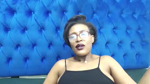 Snapshot of juicykayxxx chatting on 05-17-26, 12:01 Miss Kay online show from 05-17-26, 12:01