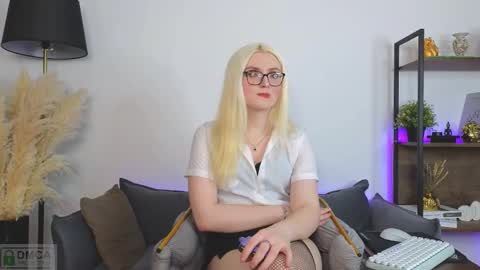 Snapshot of jules_night chatting on 09-29-25, 10:14 Jules Night online show from 09-29-25, 10:14