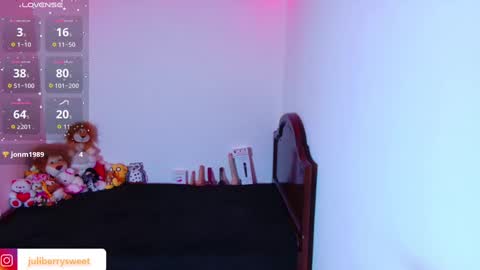 Juliana online show from 11-13-25, 01:48