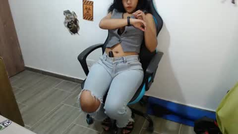 Snapshot of juli_love11 chatting on 01-06-25, 10:58 JULIETA online show from 01-06-25, 10:58
