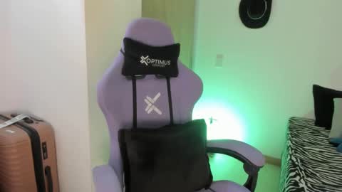 juli_santos_22 online show from 02-22-25, 04:19