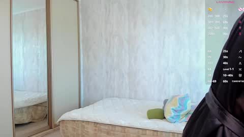 Snapshot of julia_frey chatting on 09-27-25, 01:43 Julia online show from 09-27-25, 01:43