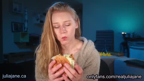 Snapshot of julia_jane chatting on 01-29-25, 09:23 Julia Jane online show from 01-29-25, 09:23