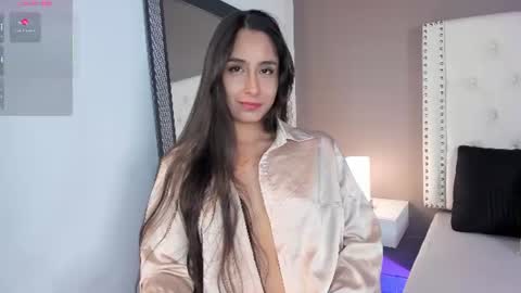 Snapshot of julia_martinezz_ chatting on 06-17-26, 11:45 J U L IA M A R T I N E Z online show from 06-17-26, 11:45