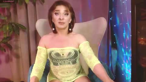 Snapshot of julia_renard chatting on 10-03-25, 06:27 Julia online show from 10-03-25, 06:27