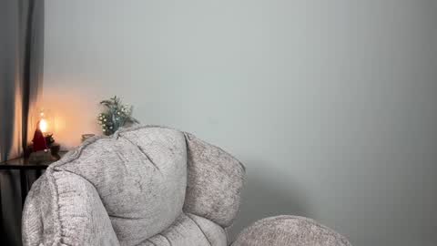 Snapshot of julia_rle chatting on 12-23-24, 06:16 Julia R Le online show from 12-23-24, 06:16