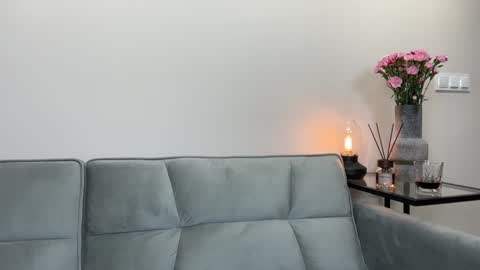 Snapshot of julia_rle chatting on 01-16-25, 01:37 Julia R Le online show from 01-16-25, 01:37