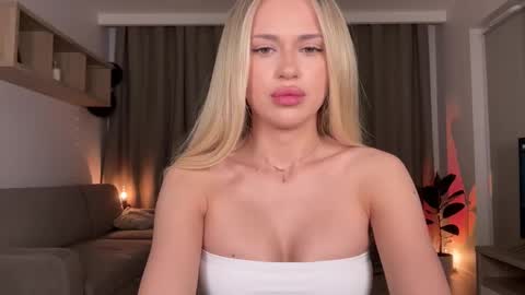 Snapshot of julia_rle chatting on 09-16-25, 08:32 Julia R Le online show from 09-16-25, 08:32