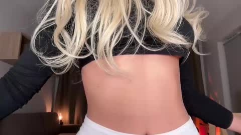 Snapshot of julia_rle chatting on 10-02-25, 09:55 Julia R Le online show from 10-02-25, 09:55