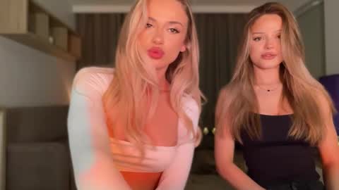 Snapshot of julia_rle chatting on 10-23-25, 07:01 Julia R Le online show from 10-23-25, 07:01