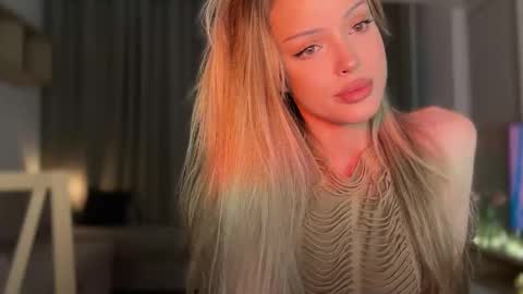 Snapshot of julia_rle chatting on 10-25-25, 04:57 Julia R Le online show from 10-25-25, 04:57