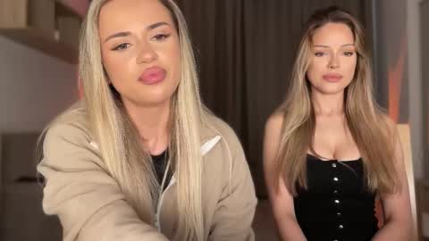 Snapshot of julia_rle chatting on 11-03-25, 08:43 Julia R Le online show from 11-03-25, 08:43