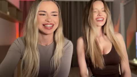 Snapshot of julia_rle chatting on 11-04-25, 10:42 Julia R Le online show from 11-04-25, 10:42