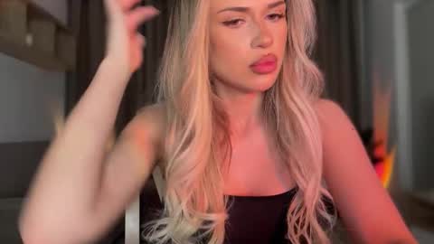 Snapshot of julia_rle chatting on 11-17-25, 11:10 Julia R Le online show from 11-17-25, 11:10