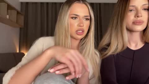 Snapshot of julia_rle chatting on 11-25-25, 07:58 Julia R Le online show from 11-25-25, 07:58