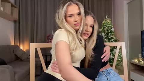 Snapshot of julia_rle chatting on 12-04-25, 08:28 Julia R Le online show from 12-04-25, 08:28