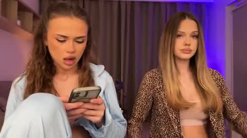 Snapshot of julia_rle chatting on 03-25-26, 07:42 Julia R Le online show from 03-25-26, 07:42