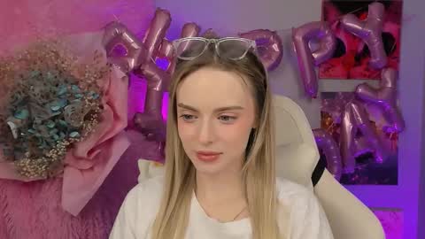 Snapshot of juliabrewwer chatting on 09-18-25, 02:19 Julia online show from 09-18-25, 02:19