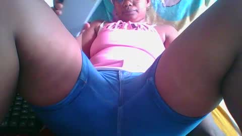 Snapshot of juliah02 chatting on 02-13-25, 12:00 juliah02 online show from 02-13-25, 12:00