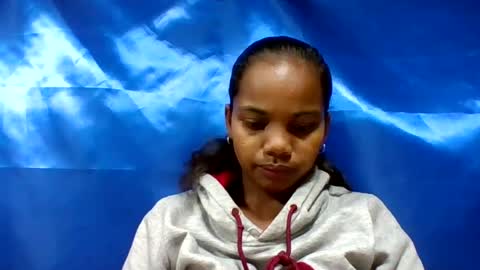 juliah02 online show from 06-15-26, 05:20
